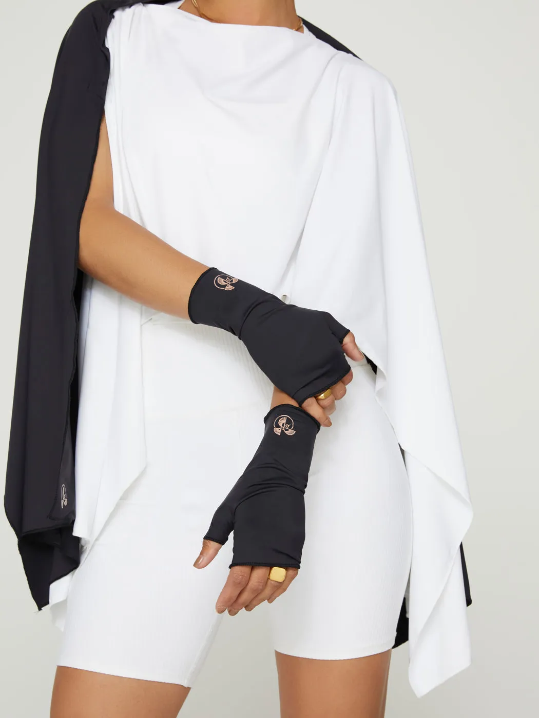 Black Short Finger Gloves