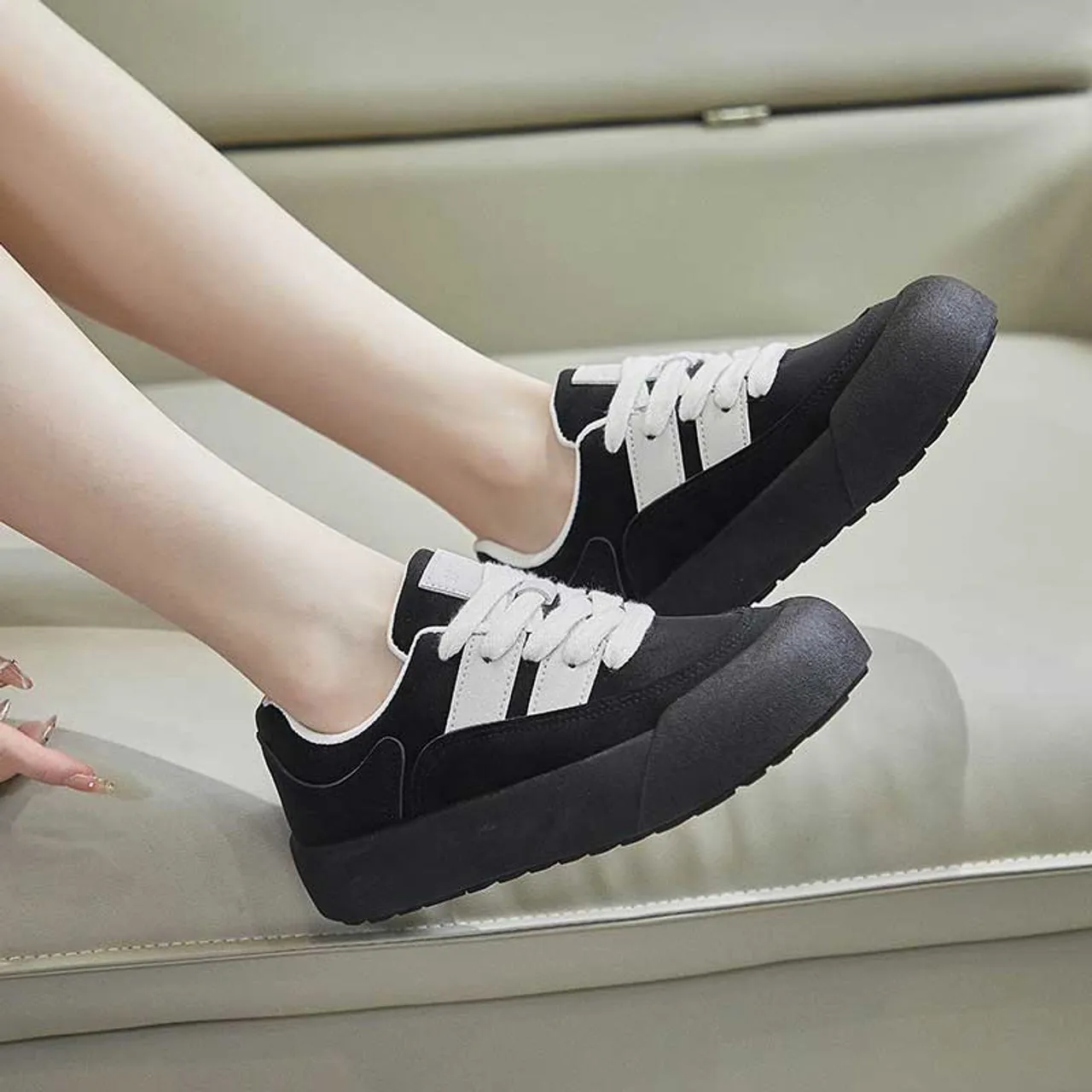 Retro black sneaker casual shoe.