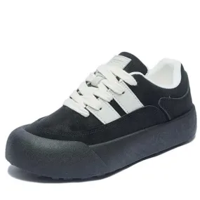 Retro black sneaker casual shoe.