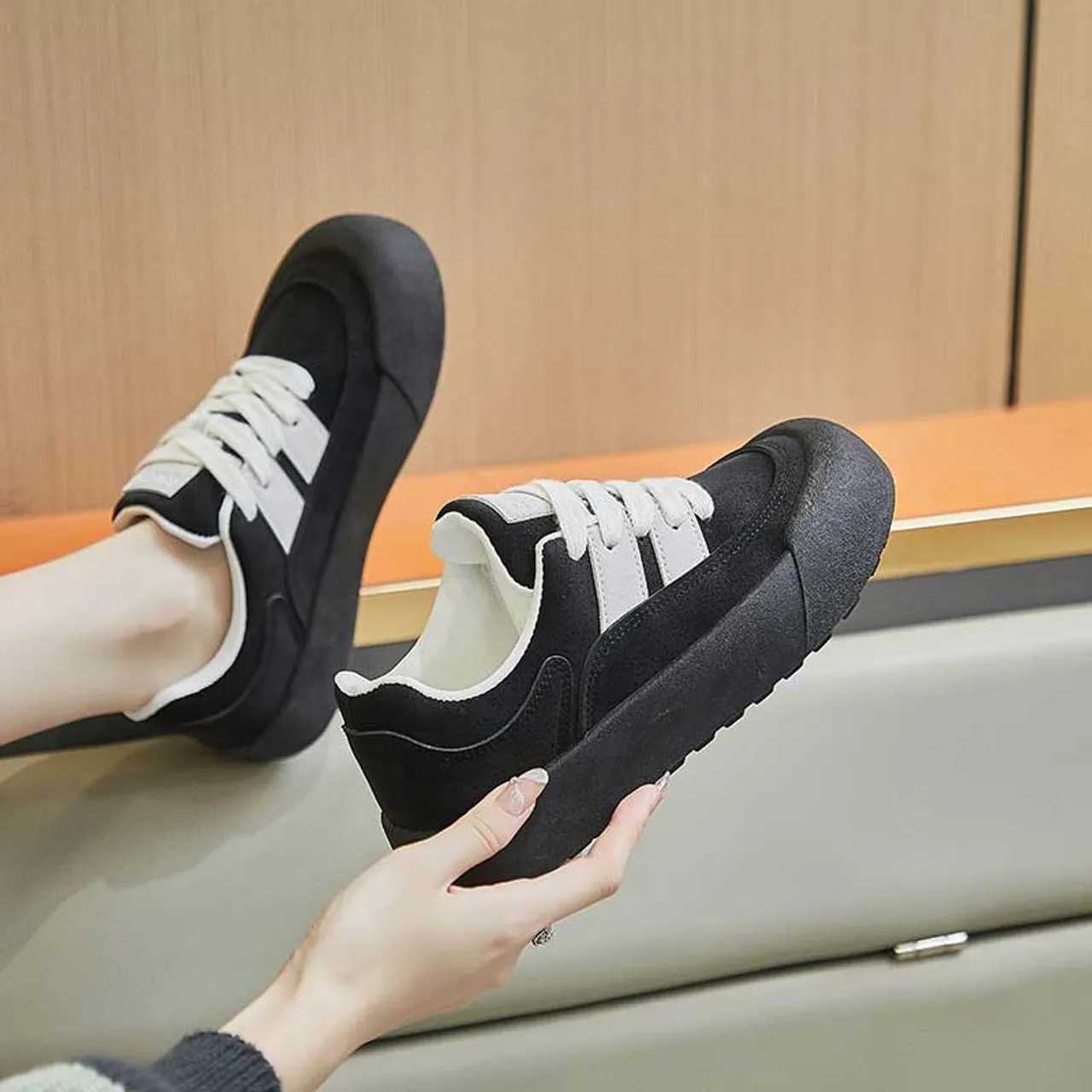 Retro black sneaker casual shoe.