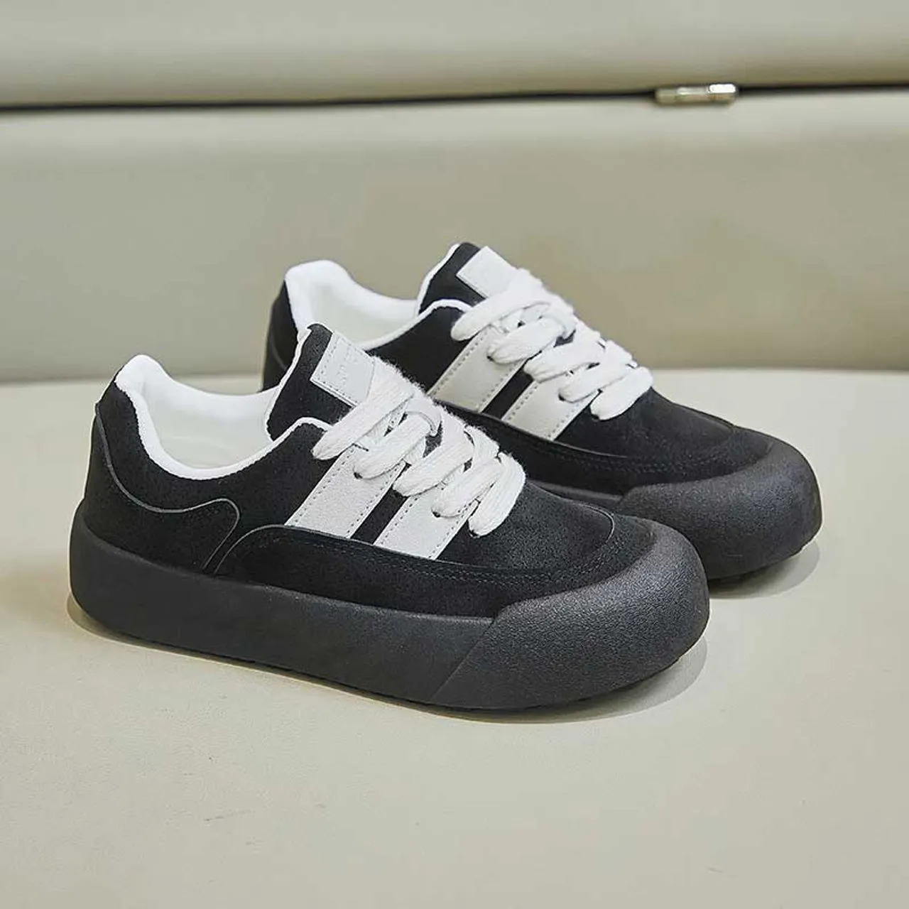 Retro black sneaker casual shoe.